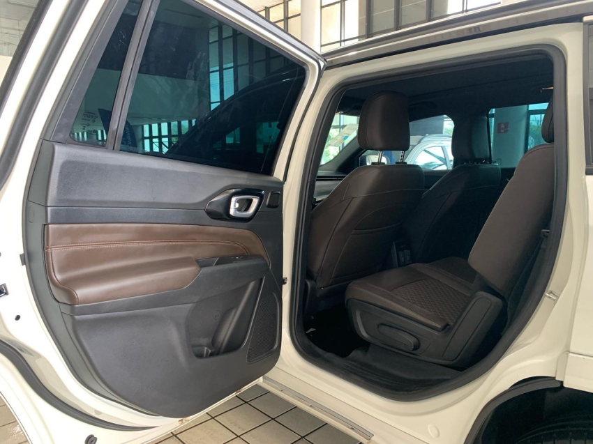jeep commander 2.0 td380 turbo diesel overland at9 4p automatico 2023