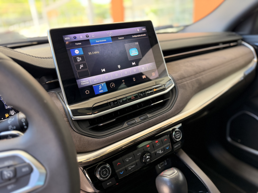 jeep commander overland td380 4x4 at913