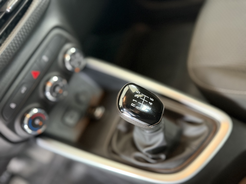 chevrolet onix plus lt 1.0 manual flex10