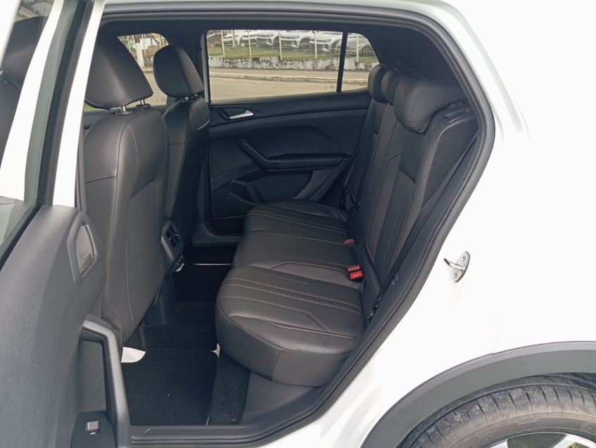 volkswagen t-cross 1.4 250 tsi total flex highline automatico 4p 2025