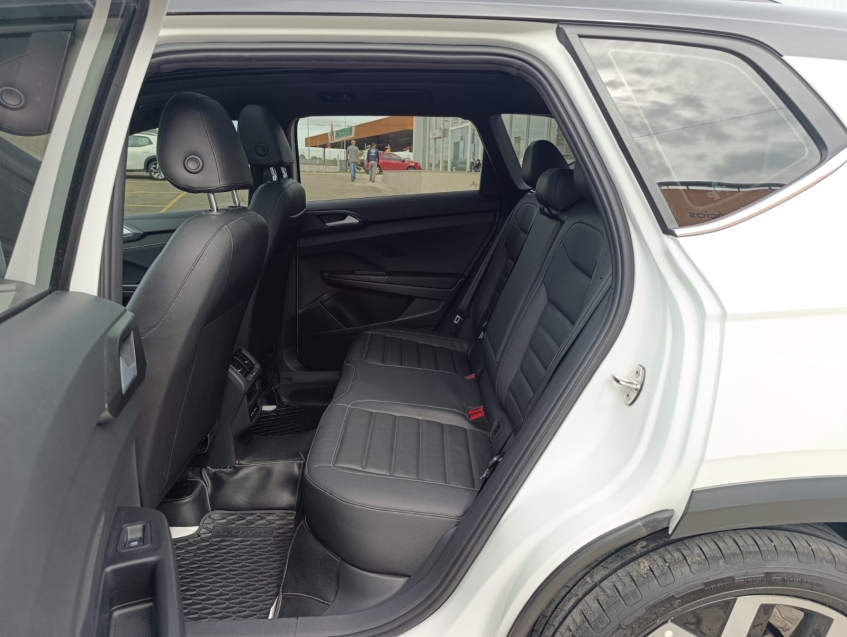 volkswagen taos 1.4 250 tsi total flex highline automatico 4p 202410