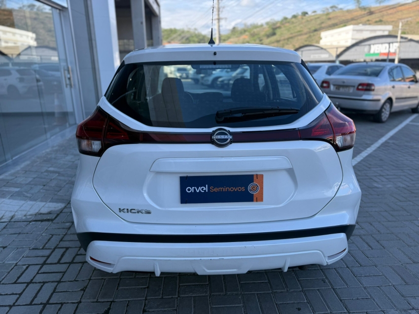 kicks active 1.6 16v flex aut5