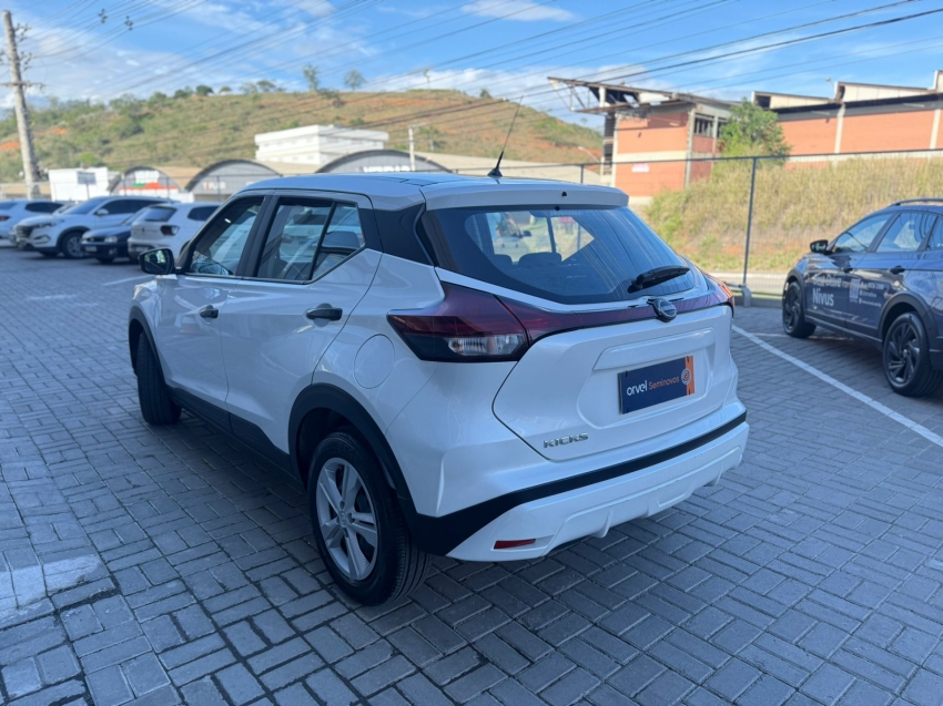 kicks active 1.6 16v flex aut3