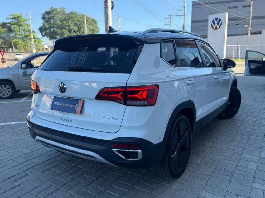 taos highline 1.4 250 tsi flex aut.12