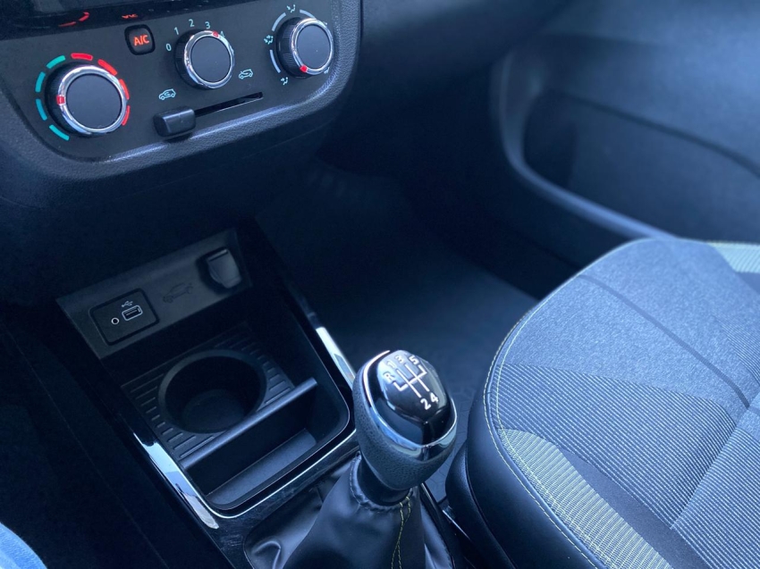 kwid outsider 1.0 12v flex mec17