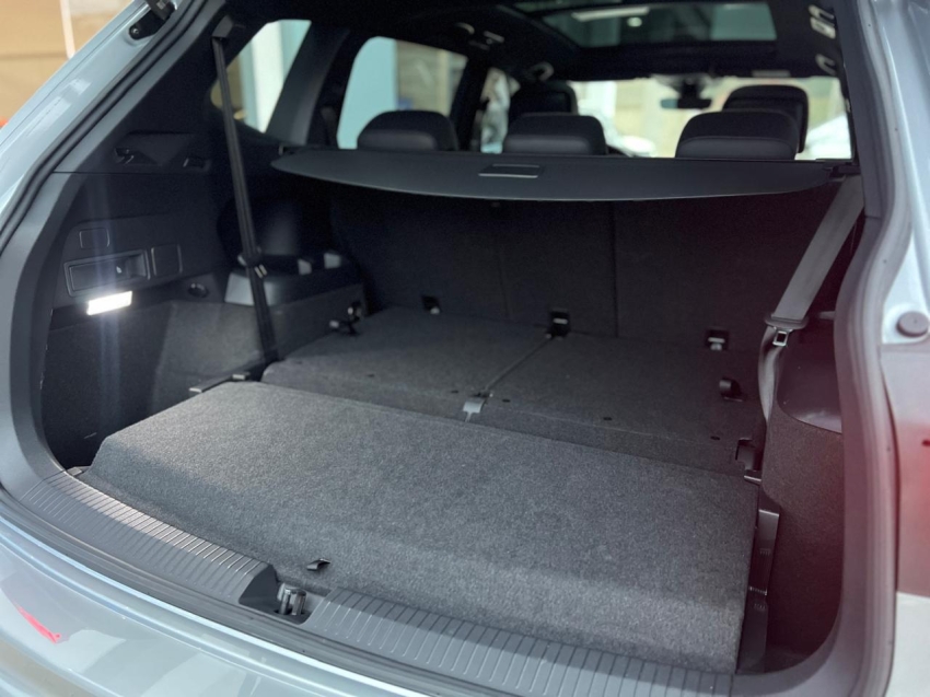 tiguan allspace 2.0 r-line 300tsi9