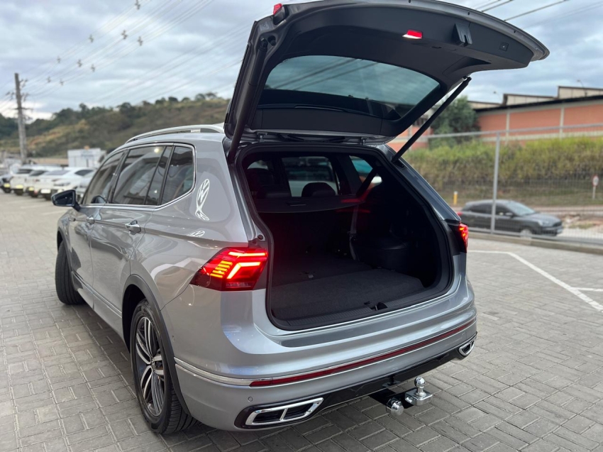 tiguan allspace 2.0 r-line 300tsi8