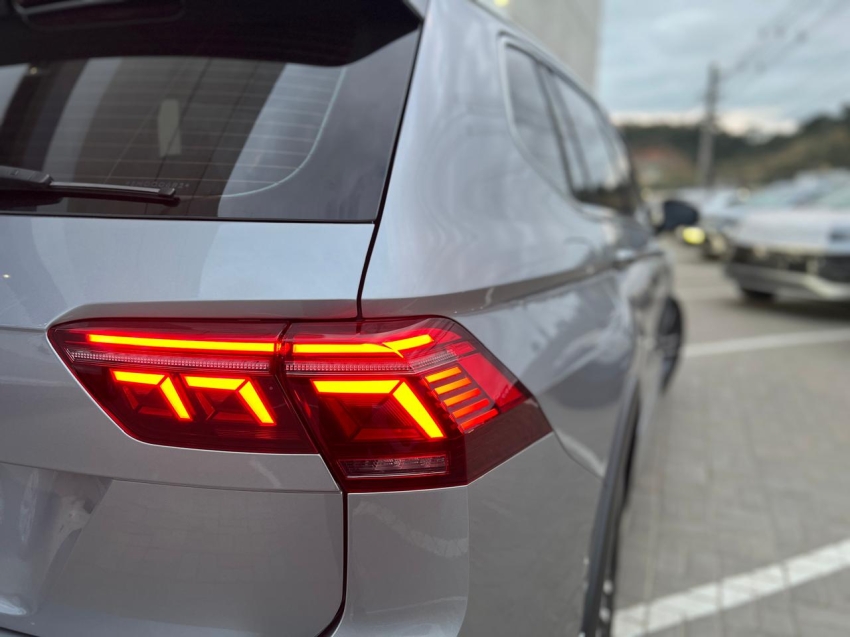 tiguan allspace 2.0 r-line 300tsi11