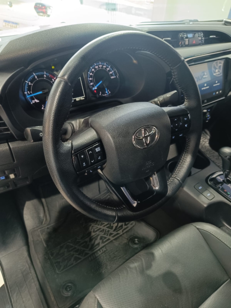toyota hilux 2.8 d-4d turbo diesel cd conquest 4x4 automatico 4p 2024