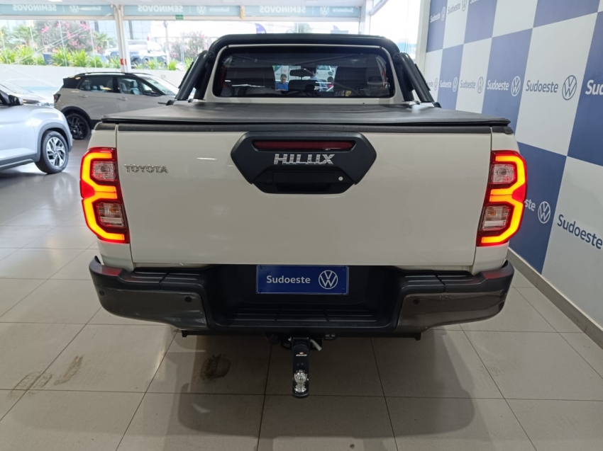 toyota hilux 2.8 d-4d turbo diesel cd conquest 4x4 automatico 4p 2024