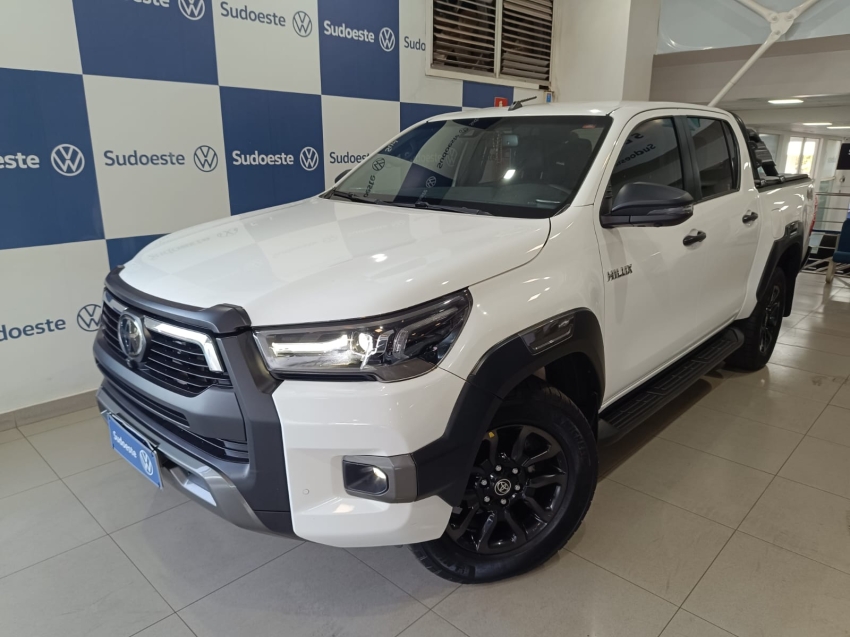 toyota hilux 2.8 d-4d turbo diesel cd conquest 4x4 automatico 4p 2024 toyota hilux 2.8 d-4d turbo diesel cd conquest 4x4 automatico 4p 2024