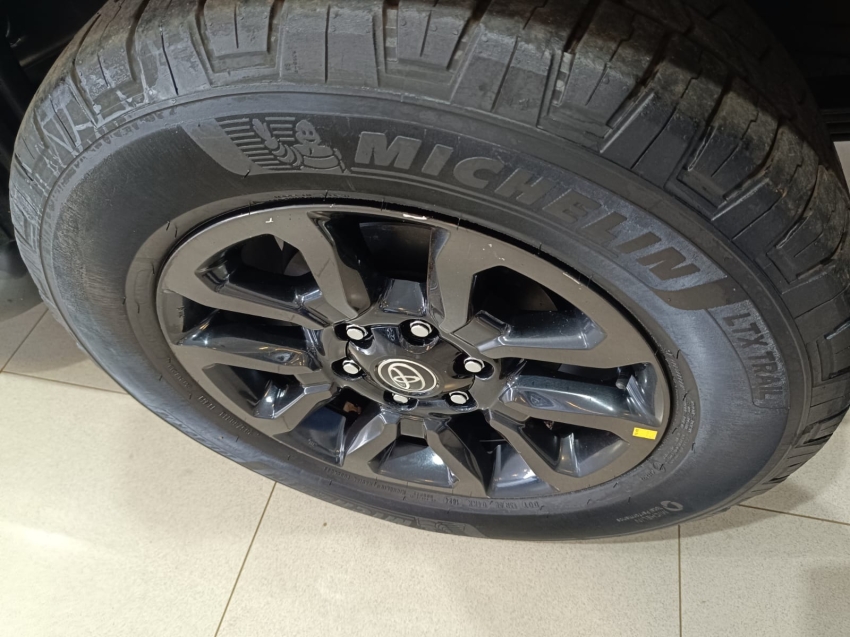 toyota hilux 2.8 d-4d turbo diesel cd conquest 4x4 automatico 4p 2024