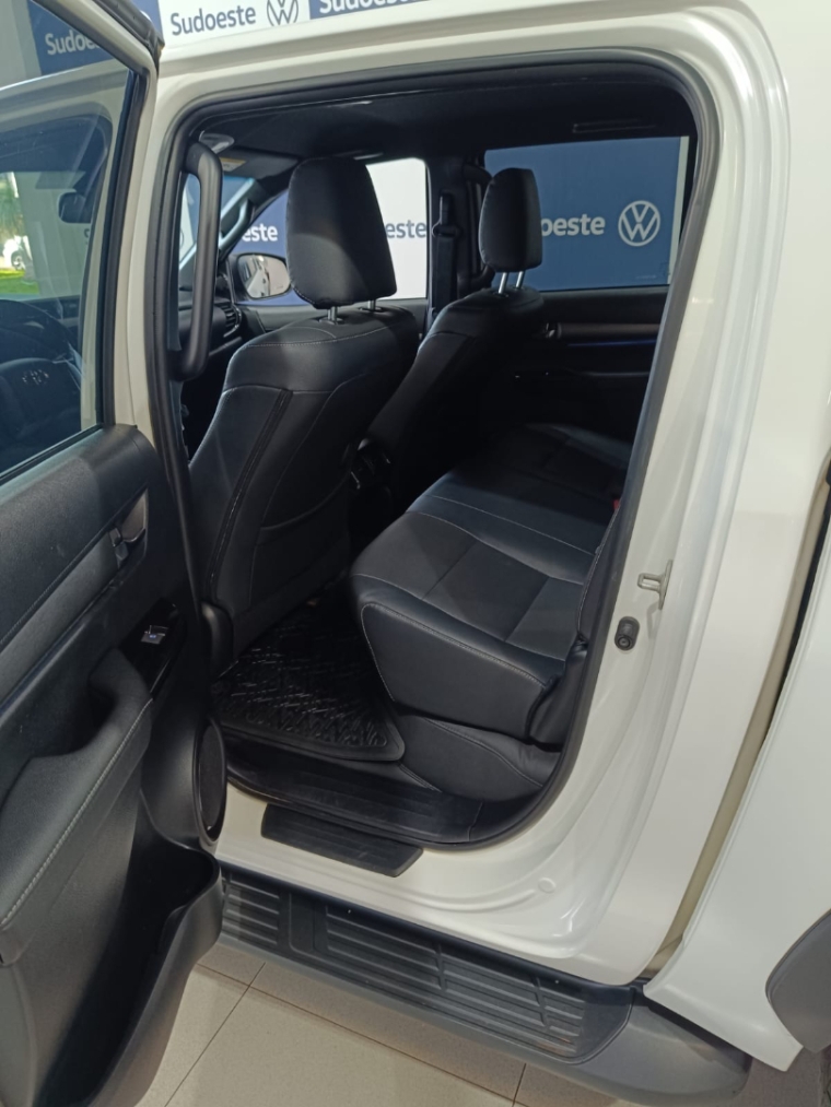 toyota hilux 2.8 d-4d turbo diesel cd conquest 4x4 automatico 4p 2024