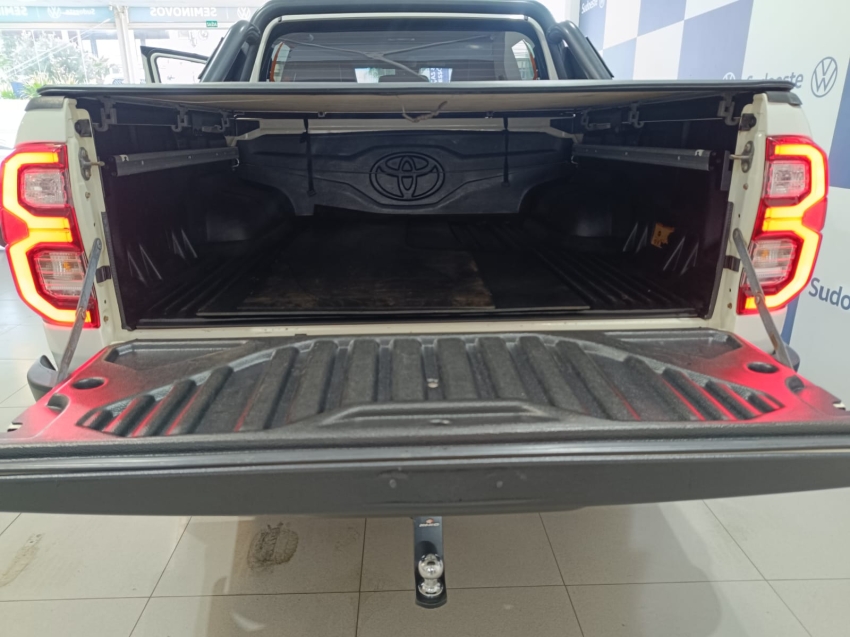 toyota hilux 2.8 d-4d turbo diesel cd conquest 4x4 automatico 4p 2024