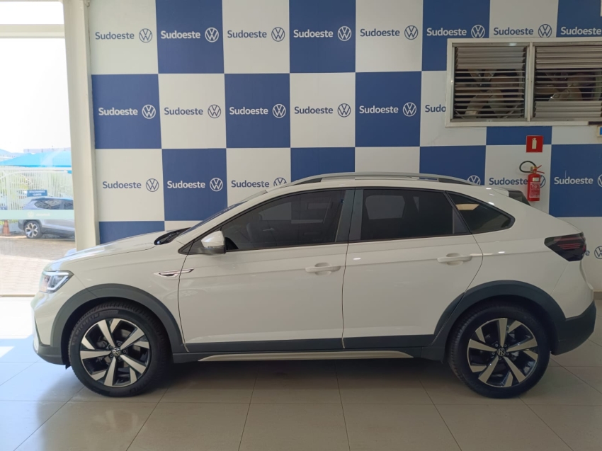 volkswagen nivus 1.0 200 tsi total flex highline automatico 5p 2023