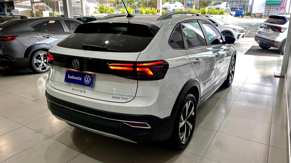 volkswagen nivus 1.0 200 tsi total flex highline automatico 9.9 5p 20234