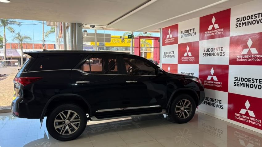 toyota hilux sw4 2.8 srx 4x4 16v turbo intercooler diesel 4p automatico 2.7 20193