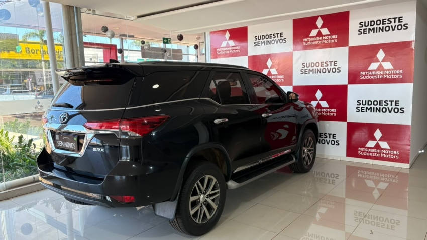 toyota hilux sw4 2.8 srx 4x4 16v turbo intercooler diesel 4p automatico 2.7 20197