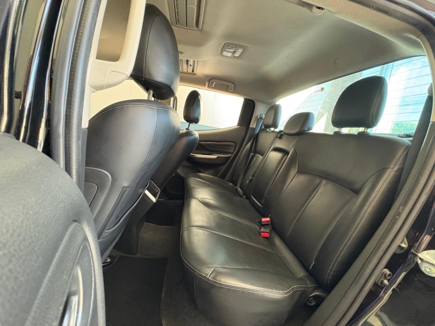 mitsubishi l200 triton 2.4 16v turbo diesel sport hpe-s cd 4p 4x4 automatico 2023 mitsubishi l200 triton 2.4 16v turbo diesel sport hpe-s cd 4p 4x4 automatico 2023