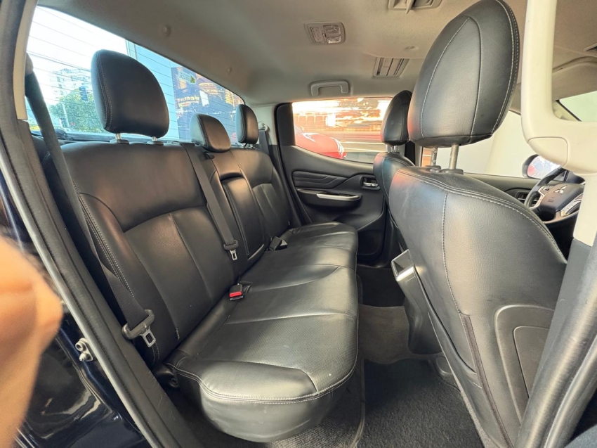 mitsubishi l200 triton 2.4 16v turbo diesel sport hpe-s cd 4p 4x4 automatico 2023 mitsubishi l200 triton 2.4 16v turbo diesel sport hpe-s cd 4p 4x4 automatico 2023