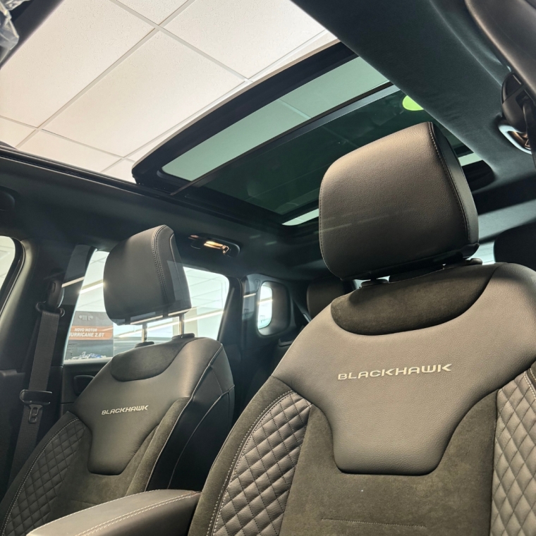 jeep commander 2.0 hurricane blackhawk at9 25/26 0km jeep commander 2.0 hurricane blackhawk at9 25/26 0km