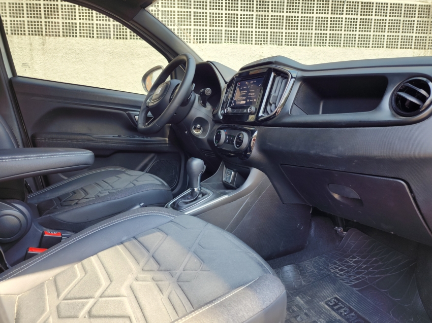 fiat strada 1.3 firefly flex volcano cd man 23/24 seminovo