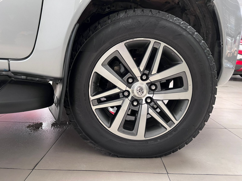 toyota hilux 2.8 srv 4x4 cd 16v diesel 4p at 19/20 seminovo10