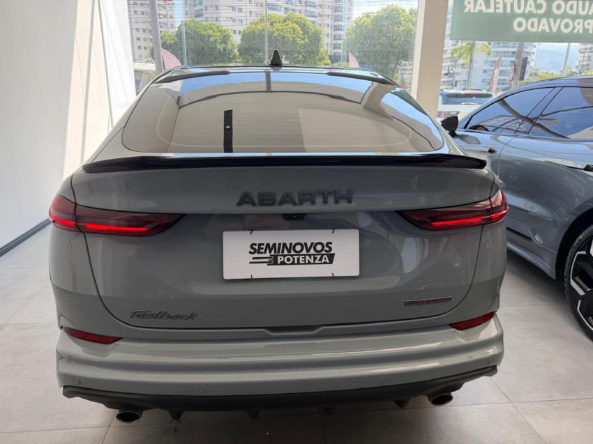 fiat fastback 1.3 turbo 270 flex abarth at6 24/25 seminovo4