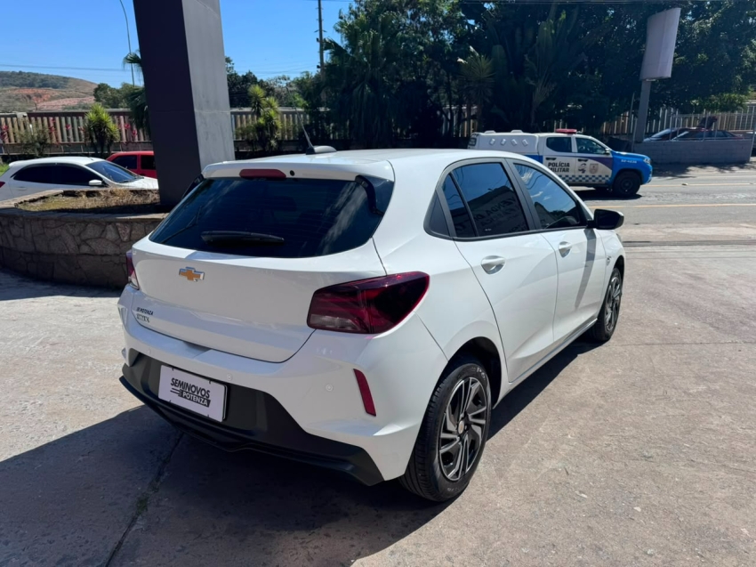 gm chevrolet onix 1.0 manual flex baixa km super novo hatch ipva pago garantia4