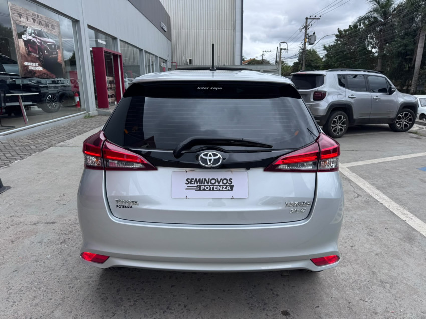 toyota yaris hatch xls 1.5 motor com teto solar4