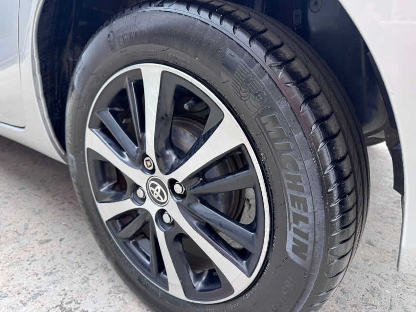toyota yaris hatch xls 1.5 motor com teto solar13