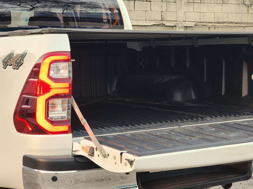 toyota hilux 2.8 d-4d turbo diesel cd srx 4x4 at 24/25 seminovo11