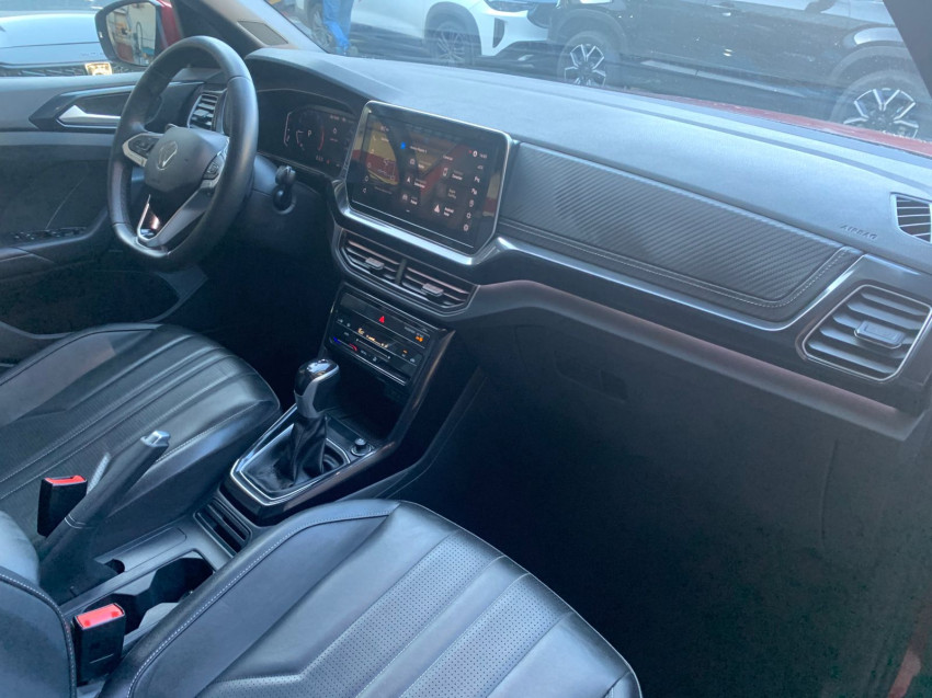 volkswagen t-cross 1.4 250 tsi total flex highline at 24/25 seminovo9
