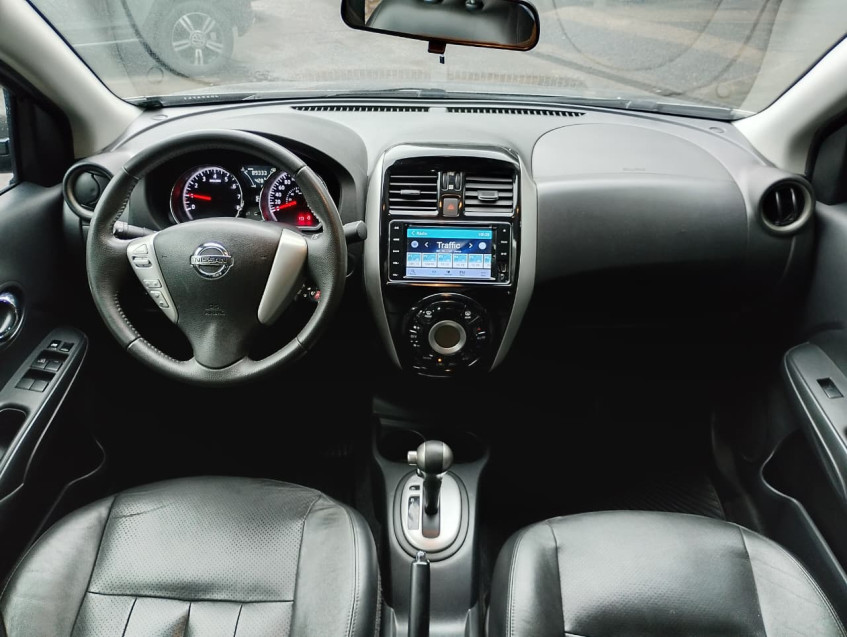 NISSAN VERSA 1.6 16V FLEXSTART SL 4P XTRONIC 17/18 SEMINOVO8