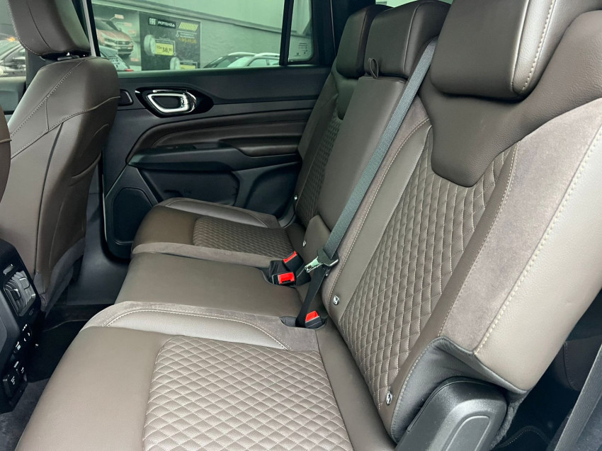 jeep commander 2.0 td380 turbo diesel overland at9 22/22 seminovo