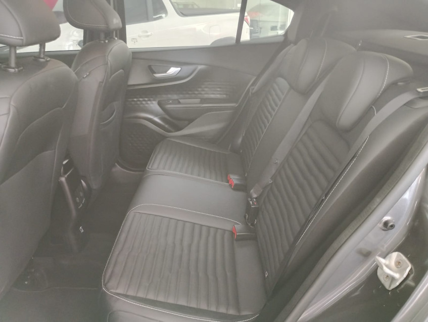 fiat fastback 1.3 turbo 270 flex limited edition at6 23/24 seminovo8