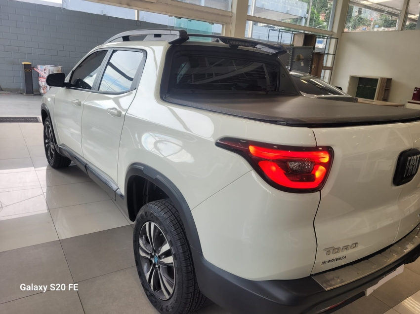 fiat toro 1.3 turbo 270 flex freedom at6 23/24 seminovo5