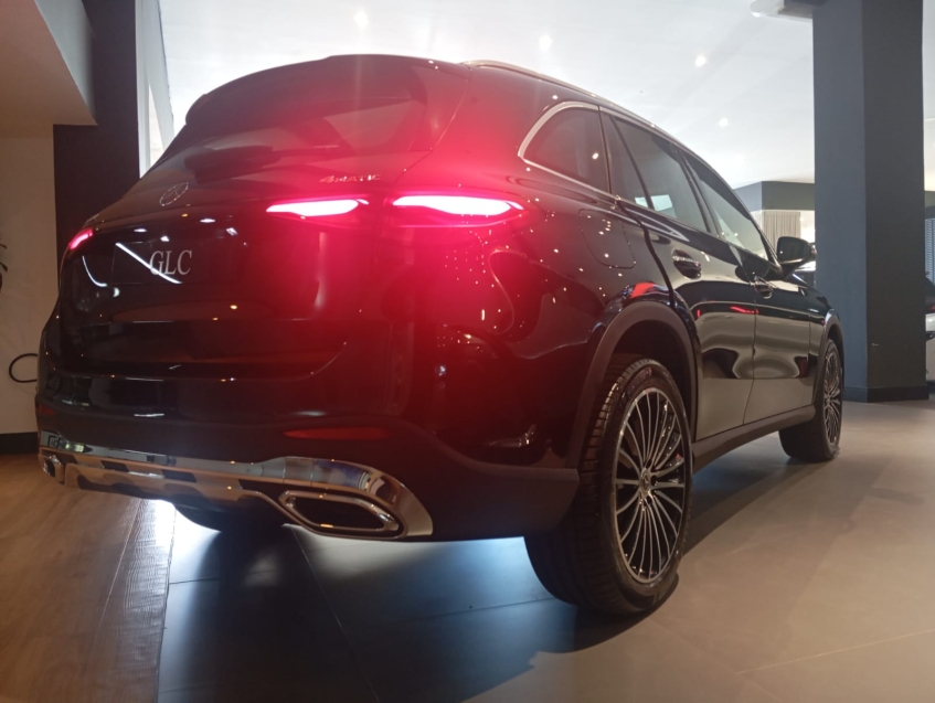 mercedes-benz glc 300 2.0 mhev amg line 4matic 9g-tronic hibrido 5p automatico 202612