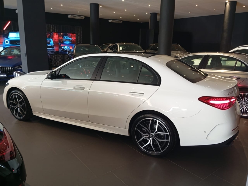 mercedes-benz c 300 2.0 eq boost hibrido amg line 9g-tronic 4p automatico 20267
