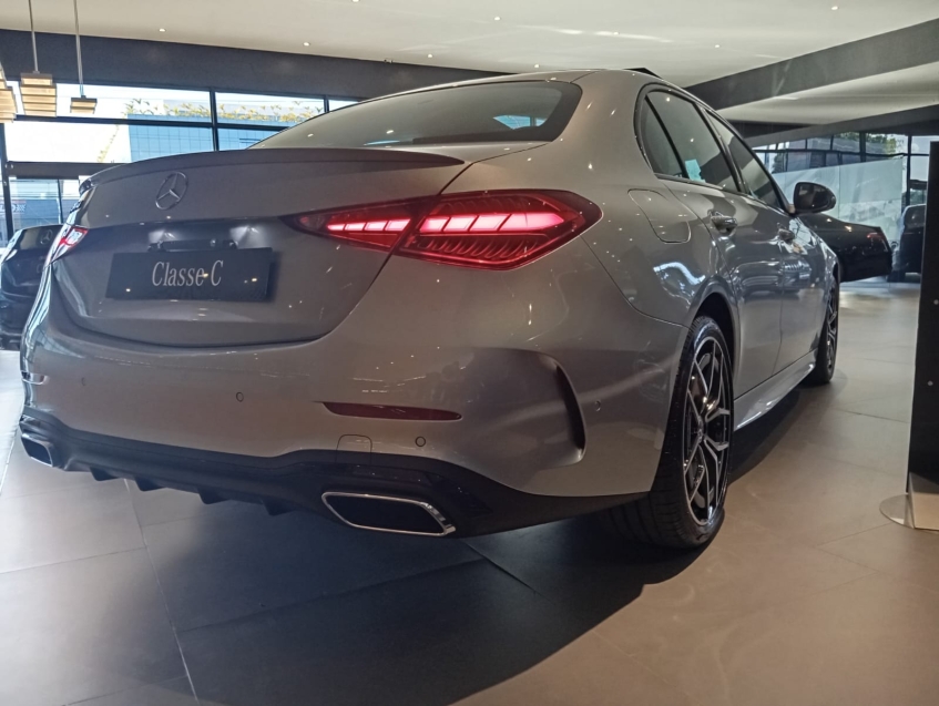 mercedes-benz c 300 2.0 eq boost hibrido amg line 9g-tronic 4p automatico 202615
