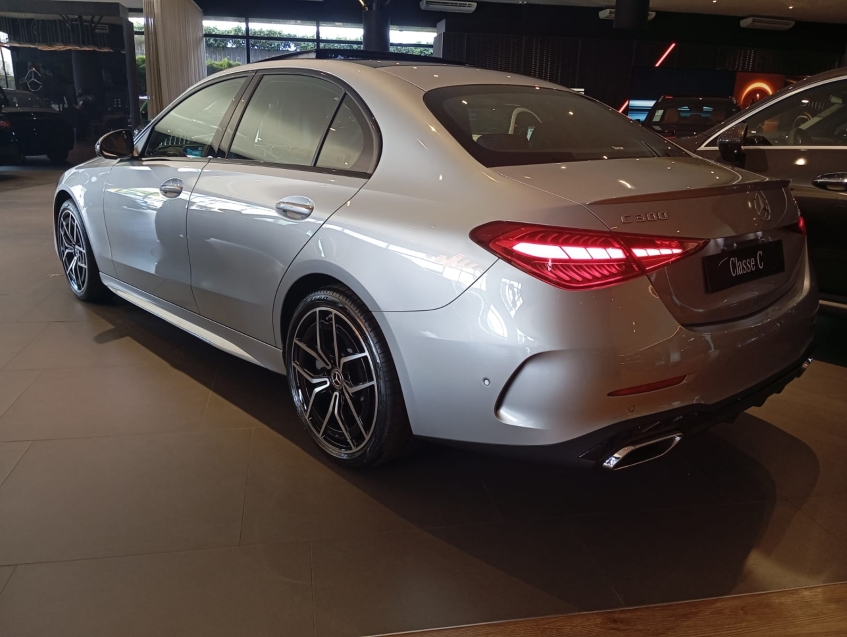 mercedes-benz c 300 2.0 eq boost hibrido amg line 9g-tronic 4p automatico 202618