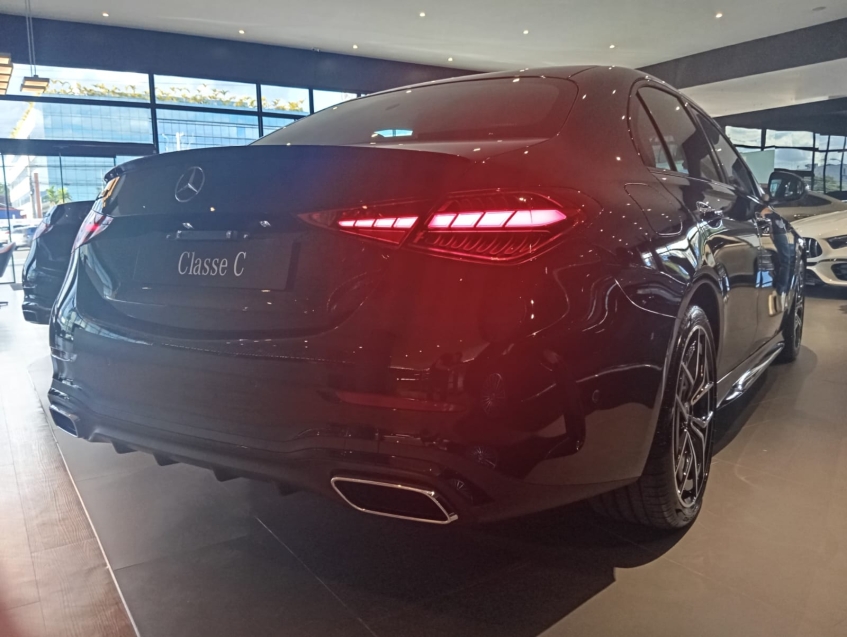 mercedes-benz c 300 2.0 eq boost hibrido amg line 9g-tronic 4p automatico 202612