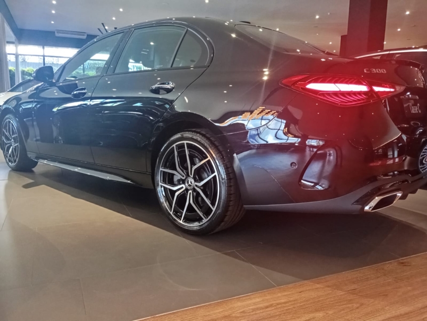 mercedes-benz c 300 2.0 eq boost hibrido amg line 9g-tronic 4p automatico 202614