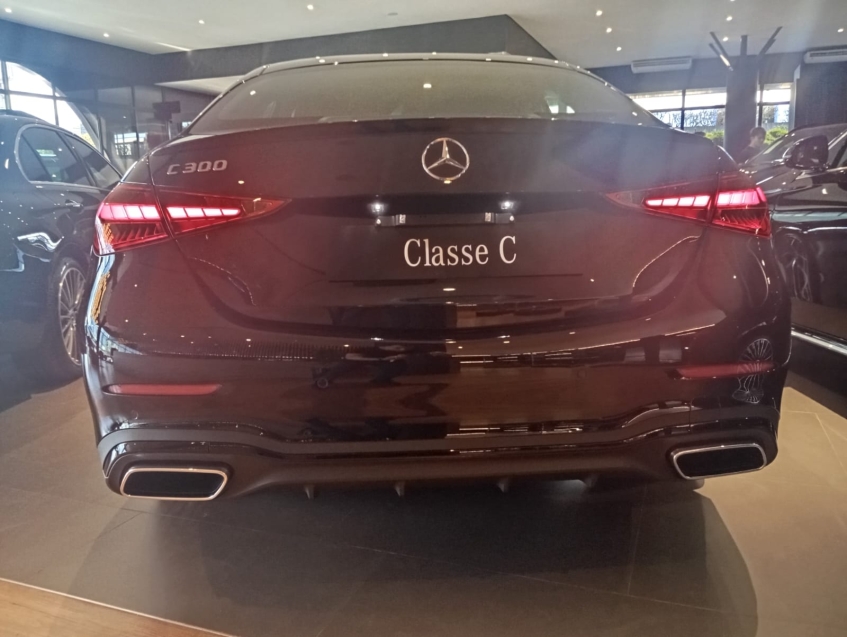 mercedes-benz c 300 2.0 eq boost hibrido amg line 9g-tronic 4p automatico 202613