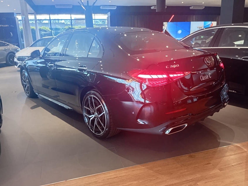mercedes-benz c 300 2.0 eq boost hibrido amg line 9g-tronic 4p automatico 202611