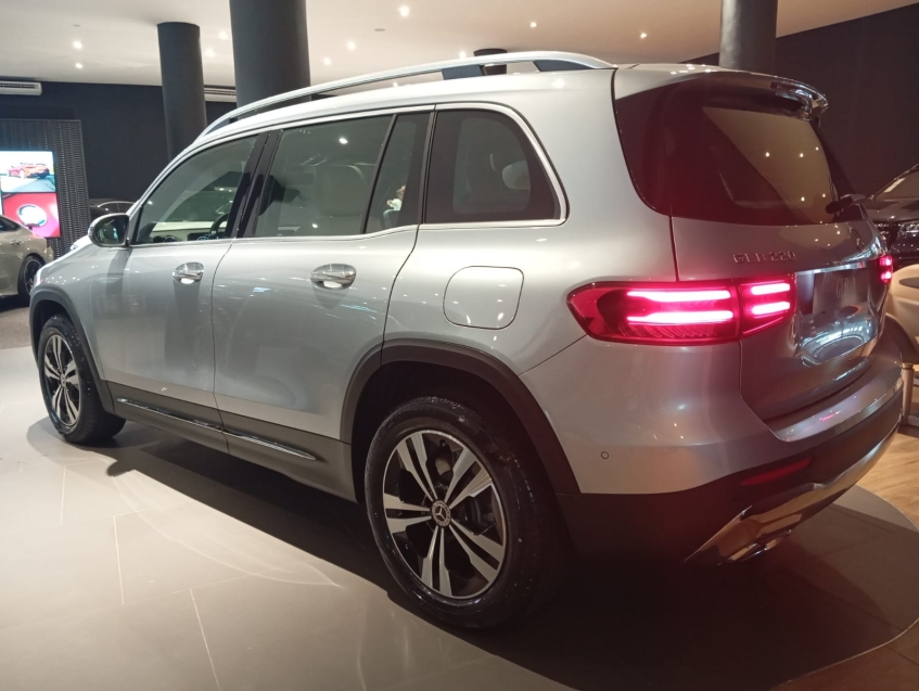 mercedes-benz glb 220 2.0 mhev amg line 4matic 8g-dct hibrido 4p automatico 202613