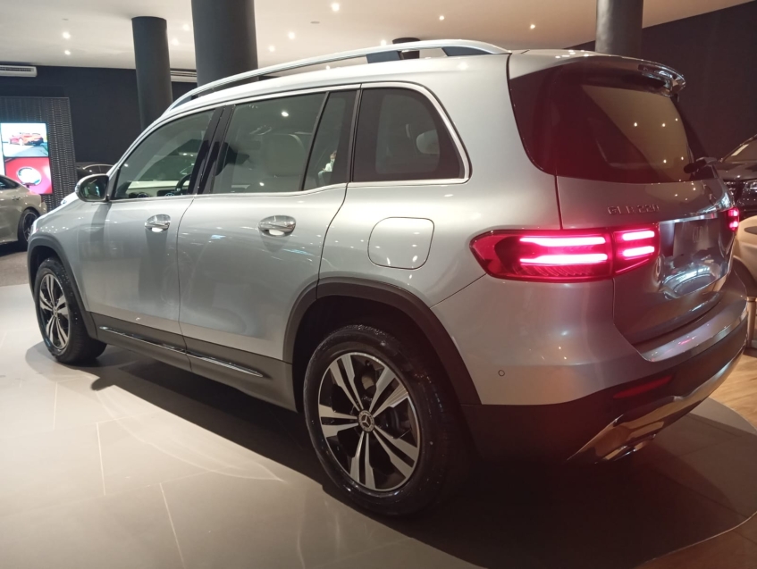 mercedes-benz glb 220 2.0 mhev amg line 4matic 8g-dct hibrido 4p automatico 202615