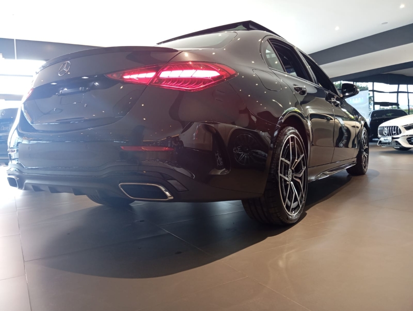mercedes-benz c 300 2.0 eq boost hibrido amg line 9g-tronic 4p automatico 202611