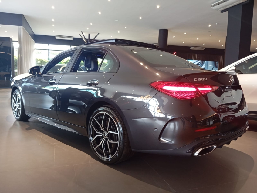 mercedes-benz c 300 2.0 eq boost hibrido amg line 9g-tronic 4p automatico 202610