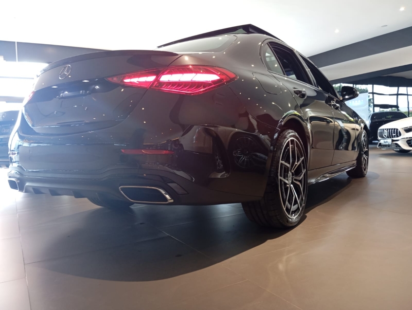 mercedes-benz c 300 2.0 eq boost hibrido amg line 9g-tronic 4p automatico 202611